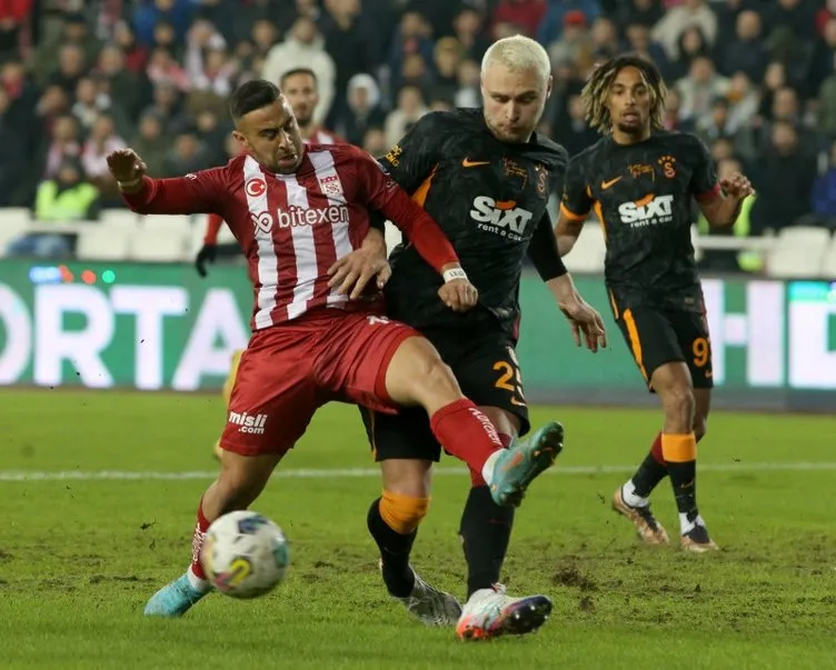 Son dakika haberi: Sivasspor-Galatasaray maçında olay yaratan gol iptali! Erkan Özdamar o kararla mücadeleye damga vurdu...