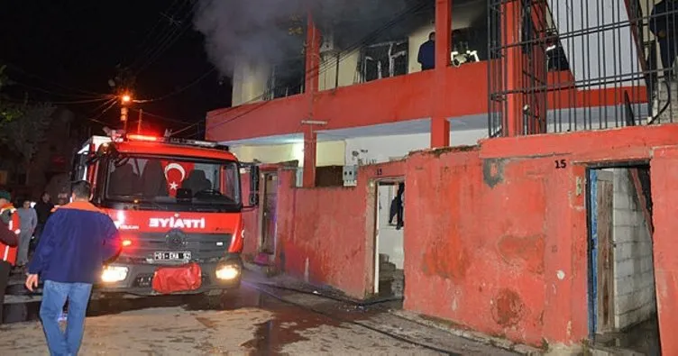 Adana’da ev yangını: 4 yaralı
