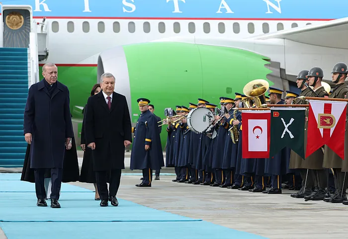 son-dakika-ozbekistan-cumhurbaskani-ankarada-baskan-erdogan-karsiladi-stratejik-adimlar-atilacak-1769692093171.jpg SON DAKİKA! Özbekistan Cumhurbaşkanı Ankara'da! Başkan Erdoğan karşıladı! Stratejik adımlar atılacak