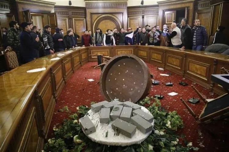 Son dakika haberi: Ermenistan resmi televizyonundan büyük rezalet! Ermeni halkı çılgına döndü