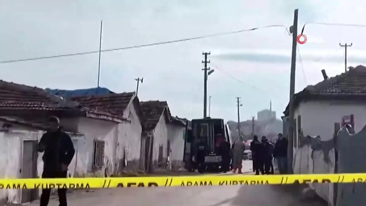 Ankara’da katkılı boya zehirlenmesi: ‘3 tarım işçisi ve 1 bebeğin durumu ağır’ videosunu izle Ankara’da katkılı boya zehirlenmesi: ‘3 tarım işçisi ve 1 bebeğin durumu ağır’ videosunu izle