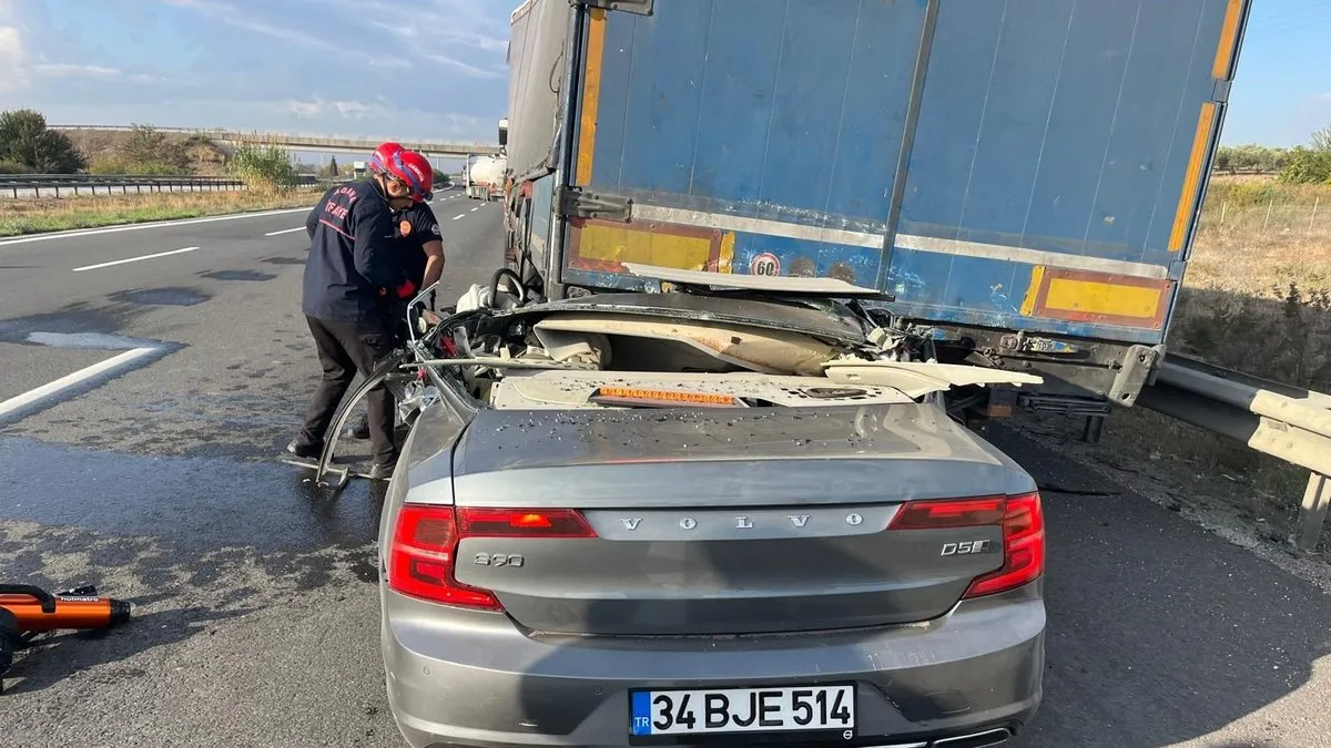 Adana'da feci kaza! Otomobil park halindeki TIR'a ok gibi saplandı: 1 ölü! Adana'da feci kaza! Otomobil park halindeki TIR'a ok gibi saplandı: 1 ölü!