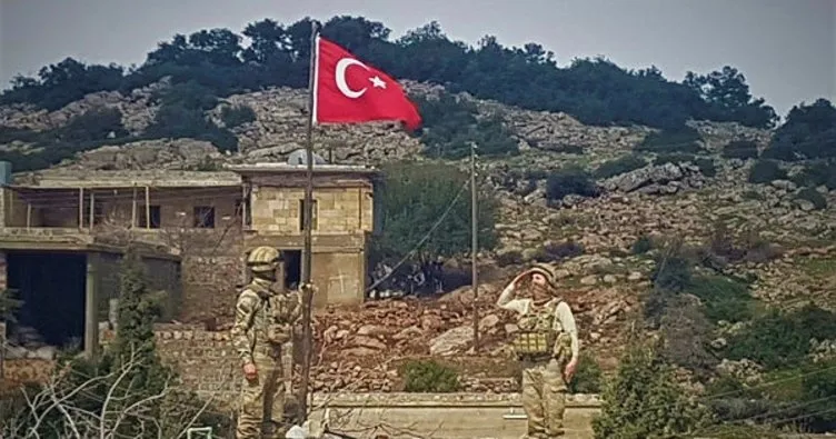 Öğrencilerin gönderdiği Türk bayrağı Afrin’de dalgalanıyor