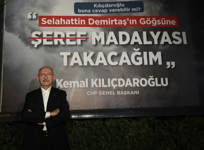 SON DAKİKA | Devlet Bahçeli'den Kılıçdaroğlu'na afiş pozu tepkisi: Vatan haini Demirtaş'a seninleyim mesajıdır