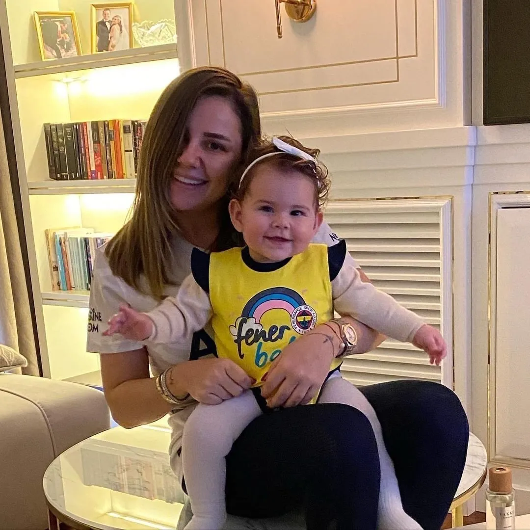 Merve Özbey ve sevimli kızı Elif Özüm karın tadını çıkardı! İşte Merve Özbey'in o paylaşımı! - Galeri - Magazin