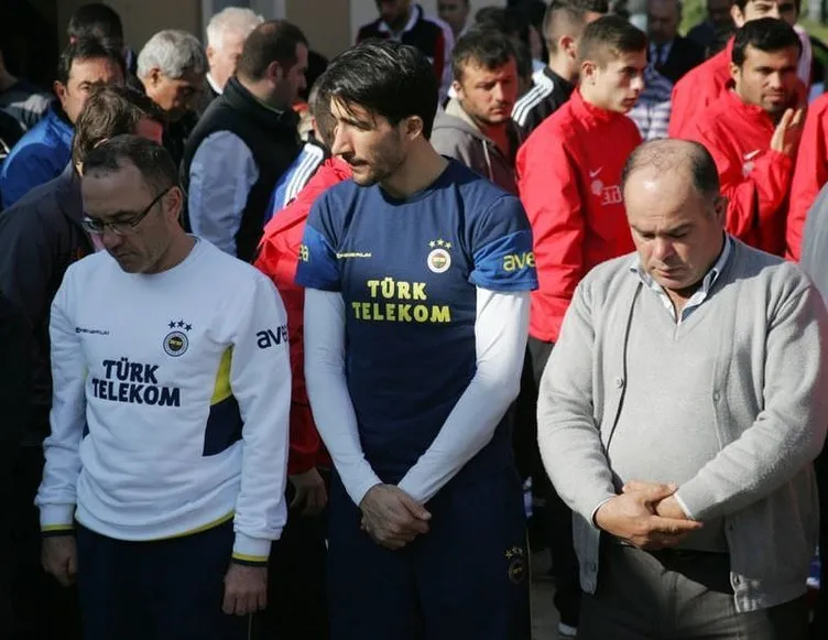 Futbolcular, Dinler Bahçesi’nde Cuma Namazı kıldı