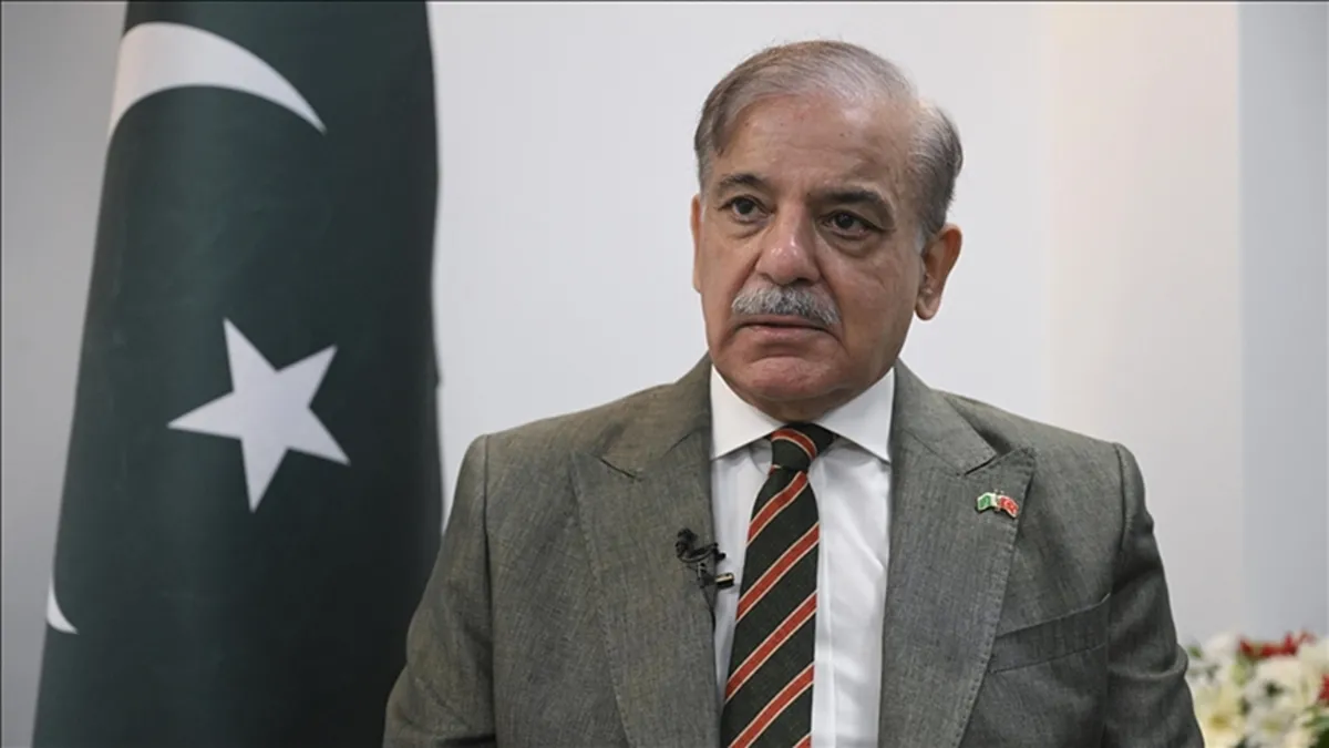 Pakistan Başbakanı Şahbaz Şerif, ABD ve İran arasındaki müzakerelere dair açıklama yapıyor.