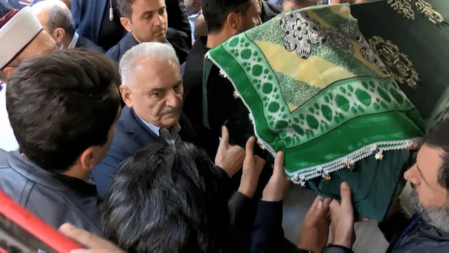 binali-yildirimin-annesi-fahriye-yildirim-son-yolculuguna-ugurlandi-1678893510287.jpg
