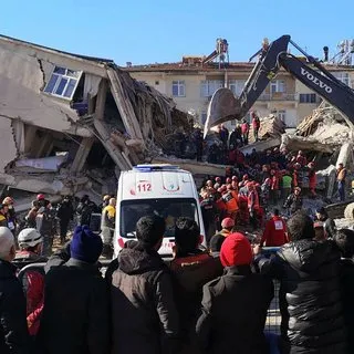 Elazığ ve Malatya'da deprem nedeniyle varlıklarının üçte birini kaybedenlerin vergi borcu silinecek