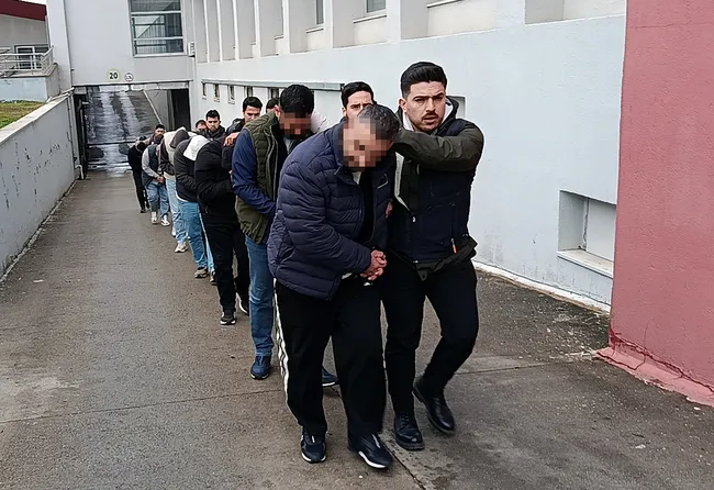 son-dakika-adana-merkezli-6-ilde-yasa-disi-bahis-operasyonu-cetenin-aylik-geliri-dudak-ucuklatti-tam-50-milyon-1769239559338.jpg