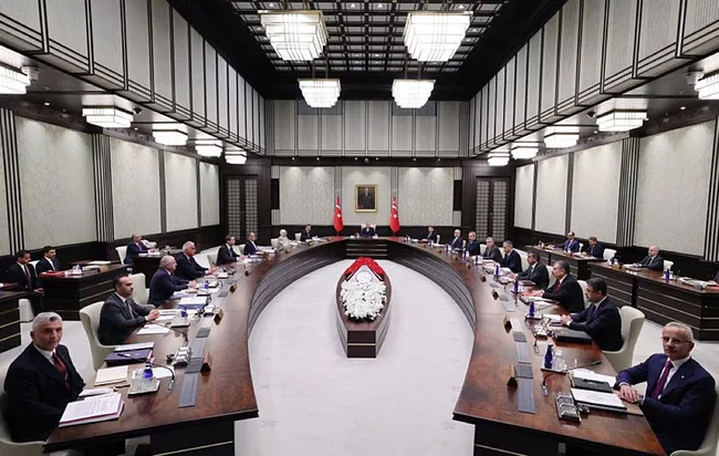 son-dakika-kabine-toplantisi-sona-erdi-baskan-erdogan-birazdan-aciklama-yapacak-1713279953074.jpeg SON DAKİKA | Başkan Erdoğan'dan
