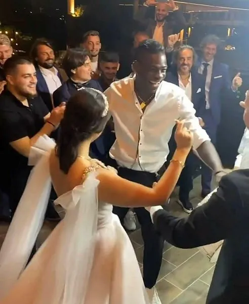 Balotelli'den çiftetelli şov! Düğüne damga vurdu - Son Dakika Spor Haberleri