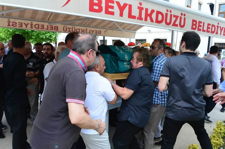 NeÅe Karaböcek oÄlunun cenazesinde gözyaÅlarına boÄuldu