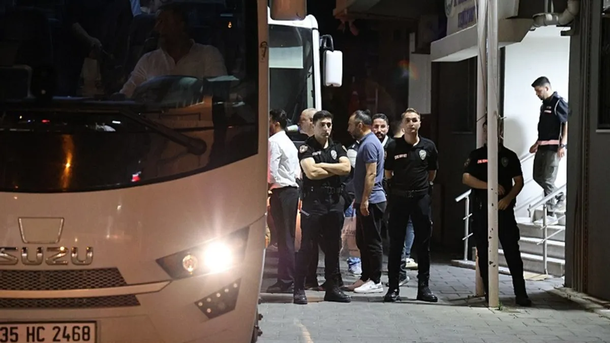 Seferihisar Belediyesine yönelik soruşturmada 20 şüpheli adliyeye sevk edildi Seferihisar Belediyesine yönelik soruşturmada 20 şüpheli adliyeye sevk edildi