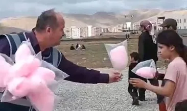 Şırnak’ta polisler çocuklara pamuk şekeri dağıttı #sirnak