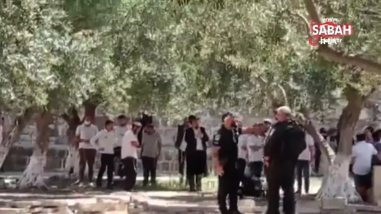 Onlarca fanatik Yahudi Mescid-i Aksa'ya baskın düzenledi | Video