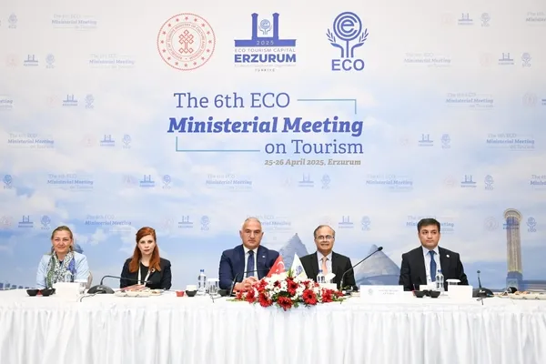 bakan-ersoy-eit-kapsaminda-erzurumda-duzenlenen-6-turizm-bakanlari-toplantisinda-konustu-1745667329384.jpg