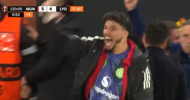 Tarihe geçen maçta Altay Bayındır kendinden geçti!