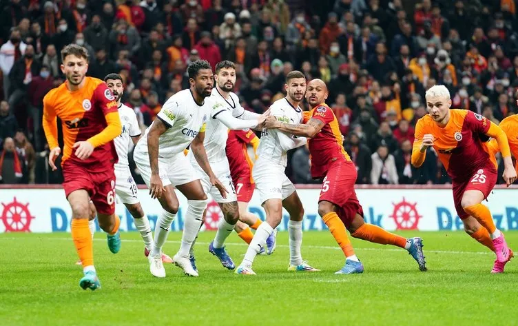 Son dakika: Galatasaray taraftarından yönetim istifa tezahüratları! Fatih Terim’e görülmemiş destek…