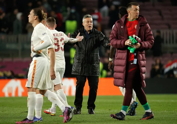son-dakika-barcelona-galatasaray-maci-sonrasi-gonderme-camp-nouda-tarih-yazdilar-1646981773264.jpg