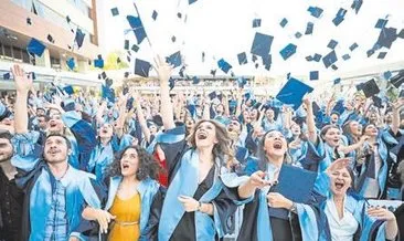 Yaşar Üniversitesi’nde mezuniyet heyecanı