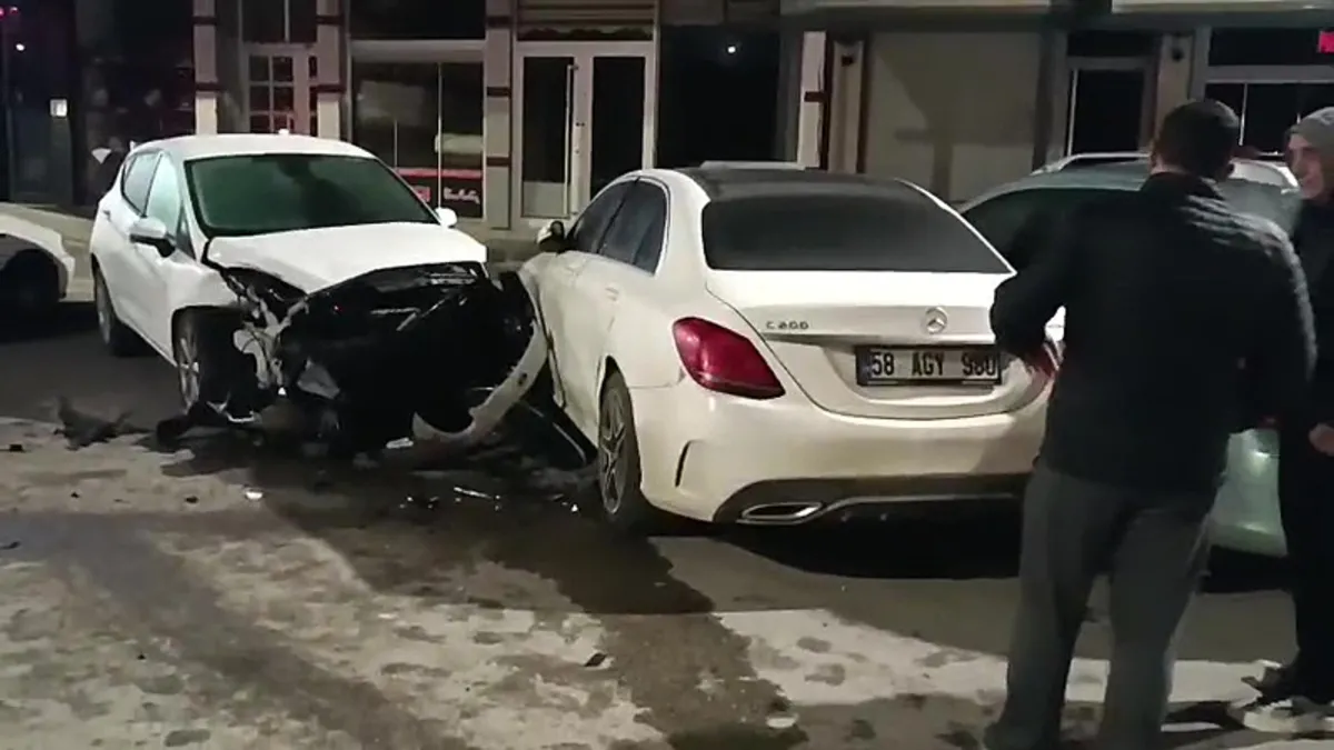 Sivas’ta polisten kaçan sürücüye 446 bin lira ceza Sivas’ta polisten kaçan sürücüye 446 bin lira ceza