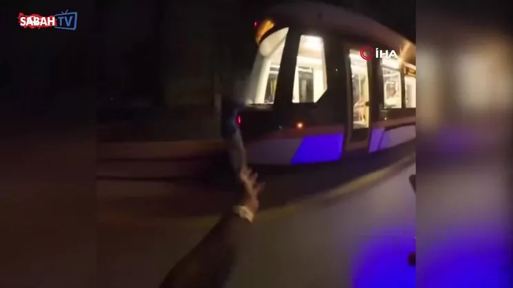 Seyir halindeki tramvaya asılarak paten kaydı, uyarıya