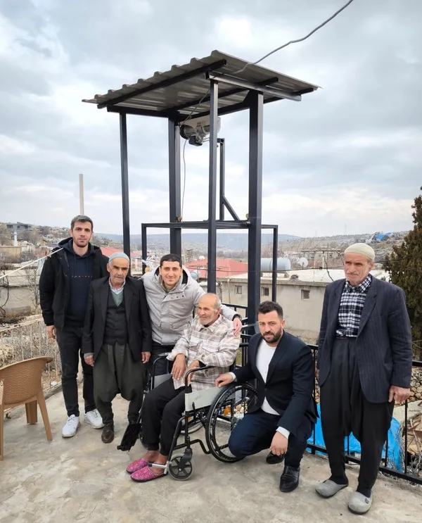gorme-ve-yurume-engelli-vatandasa-asansor-hizmeti-hizmetimiz-devam-edecek-1737214039278.jpg