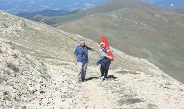 Ilgaz’ın zirvesinde 20 yıldır Türk bayrağını dalgalandırıyor