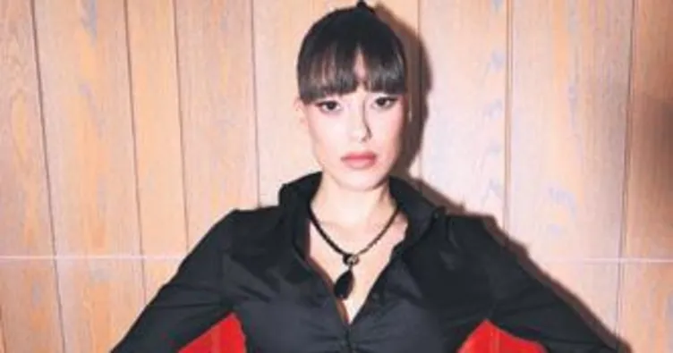 Dilan Çiçek bu aralar çok gözde