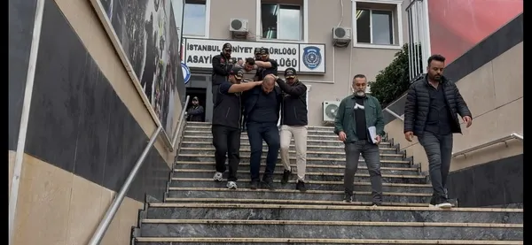 uskudarda-adiniz-sahte-altin-sorusturmasinda-geciyor-yalaniyla-15-milyon-500-bin-tllik-vurgun-yasli-adami-boyl-1791014413080.jpg