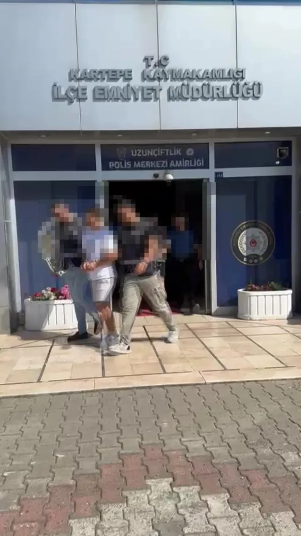 kocaelide-11-milyonluk-dolandiricilik-operasyonu-1757600993400.jpg