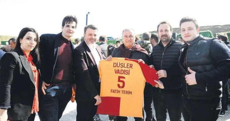 Galatasaraylı futbolcular piknikte stres attı