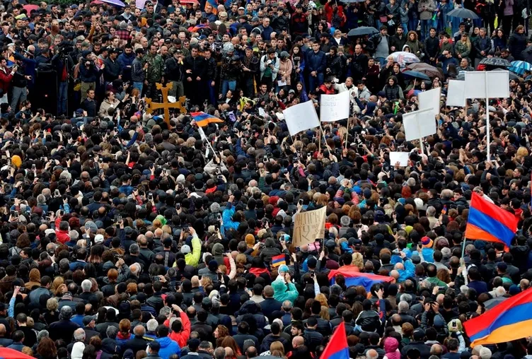 Ermenistan'da sular durulmuyor!