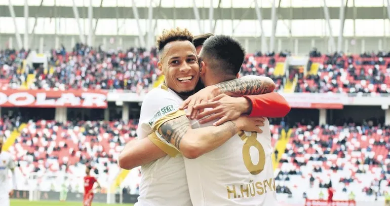 Kayserispor ilk yarıda işi bitirdi