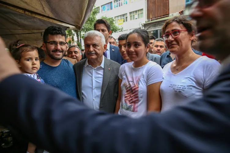 Binali Yıldırım, Sur ilçesinde esnafı ziyaret etti