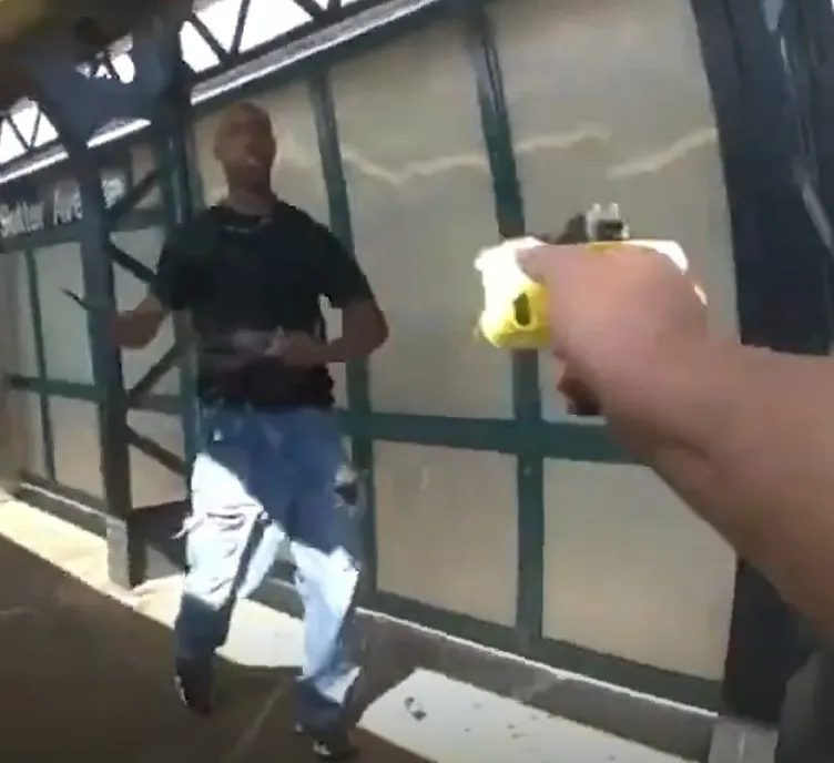 Irkçı ABD polisinden yeni skandal: Masum sivili başından vurdular!