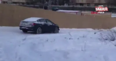 SON DAKİKA: İstanbul’da karla kaplı yollarda kayarak kaza araçlar kamerada | Video