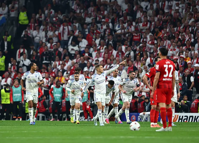 son-dakika-uefa-avrupa-liginde-sampiyon-aston-villa-emery-istanbulda-rekorunu-gelistirdi-1779310617755.jpg