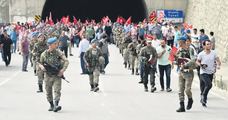 Kahramanlara coşkulu karşılama