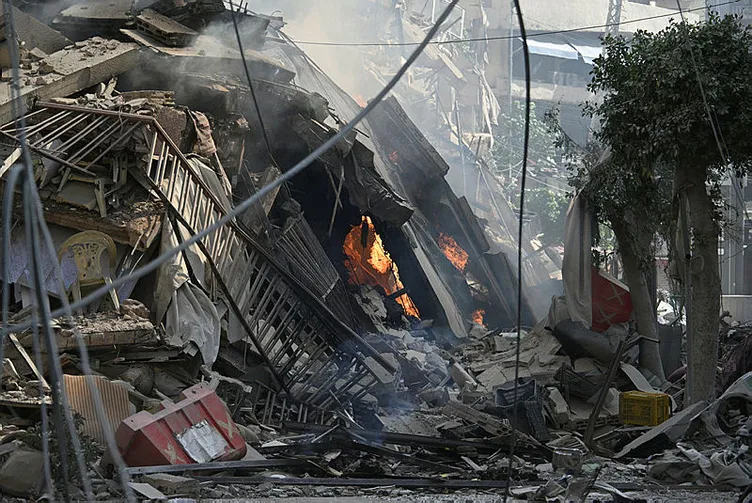 Siyonist İsrail havadan katlediyor! Lübnan’da camiler hastaneler hedefte: Can kayıpları 2 bini aştı