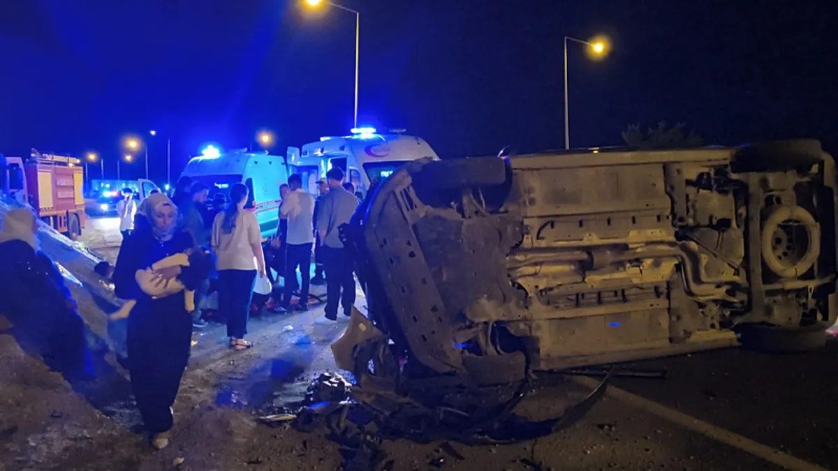 Batman’da düğün dönüşü feci kaza: Takla atan araçta 6 kişi yaralandı Batman’da düğün dönüşü feci kaza: Takla atan araçta 6 kişi yaralandı