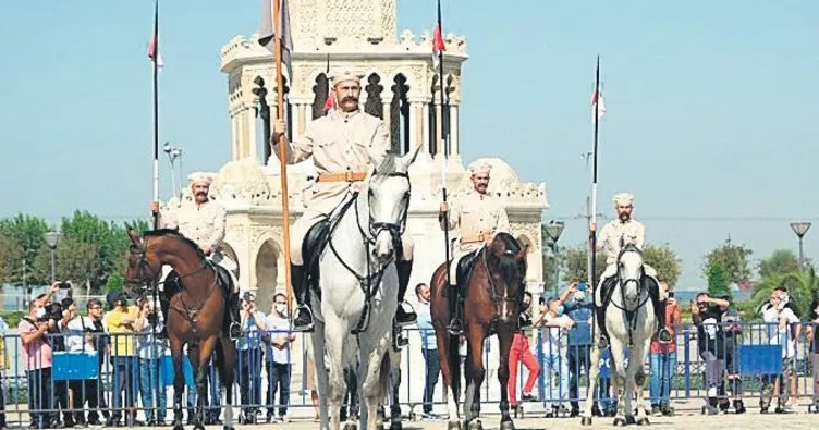 İzmir kurtuluşunun 104. yılını kutluyor