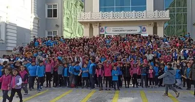 Kırşehir'de öğrenciler 'Hatıran Yeter' şarkısı eşliğinde teneffüse çıktı #kirsehir