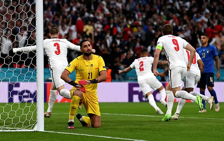 son-dakika-euro-2020-ingiltere-italya-finalinde-sok-gol-canli-1626030606401.jpg