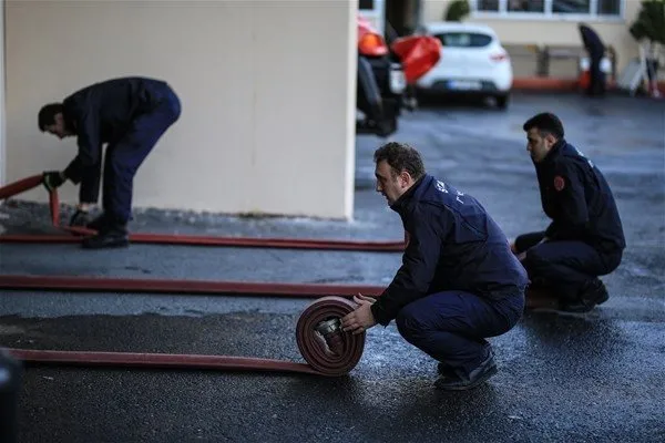 Gözleri hep o ışıklarda