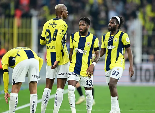 fenerbahce-kayserisporu-agirliyor-ilk-yarida-2-gol-cikti-1745168214775.jpg
