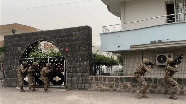 sirnak-jandarmadan-yps-operasyonu10-gozalti-1714645424584.jpg