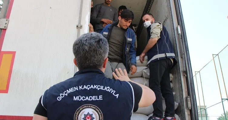 Amasya’da Mercimek Yüklü TIR’ın Dorsesinden 40 kaçak göçmen çıktı
