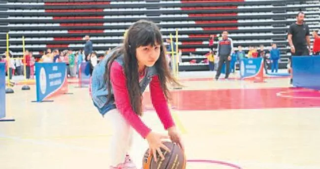 Öğrenciler spor yapıyor